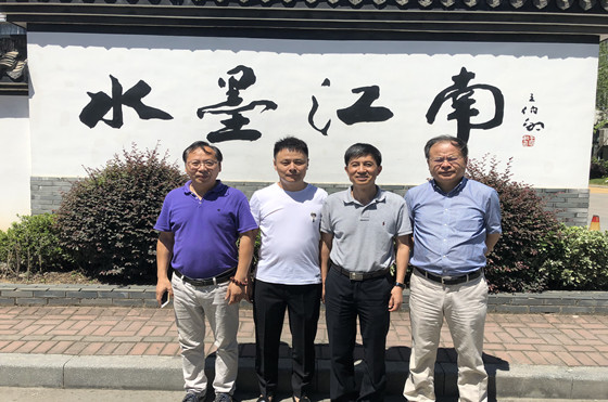 中國林產(chǎn)工業(yè)協(xié)會地板委員會呂斌理事長一行蒞臨水墨江南參觀考察（引用公眾號）